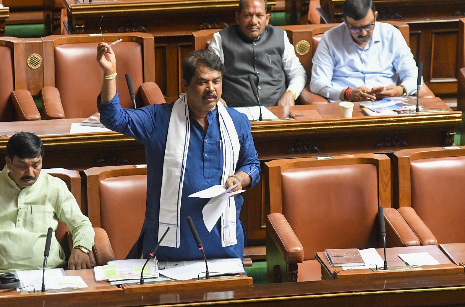 बांग्लादेशियों को पीआरसी देने की कोशिश कर रही कांग्रेस: कर्नाटक में विपक्ष के नेता