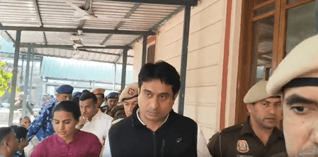 यूथ कांग्रेस शर्टलेस प्रदर्शन मामला : उदय भानु चिब की आधी रात बेल, सेशन कोर्ट ने लगाई 6 मार्च तक रोक
