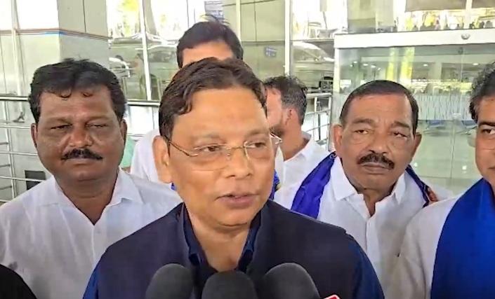 मीनाक्षी नटराजन के लिए कानूनी रास्ते खुले, कोर्ट को करना है फैसला: रामजी गौतम