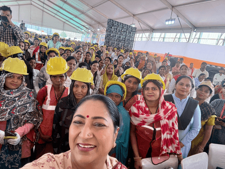 पीएम मोदी ने श्रमयोगियों के सम्मान को शासन की सोच और नीति के केंद्र में स्थापित किया: रेखा गुप्ता