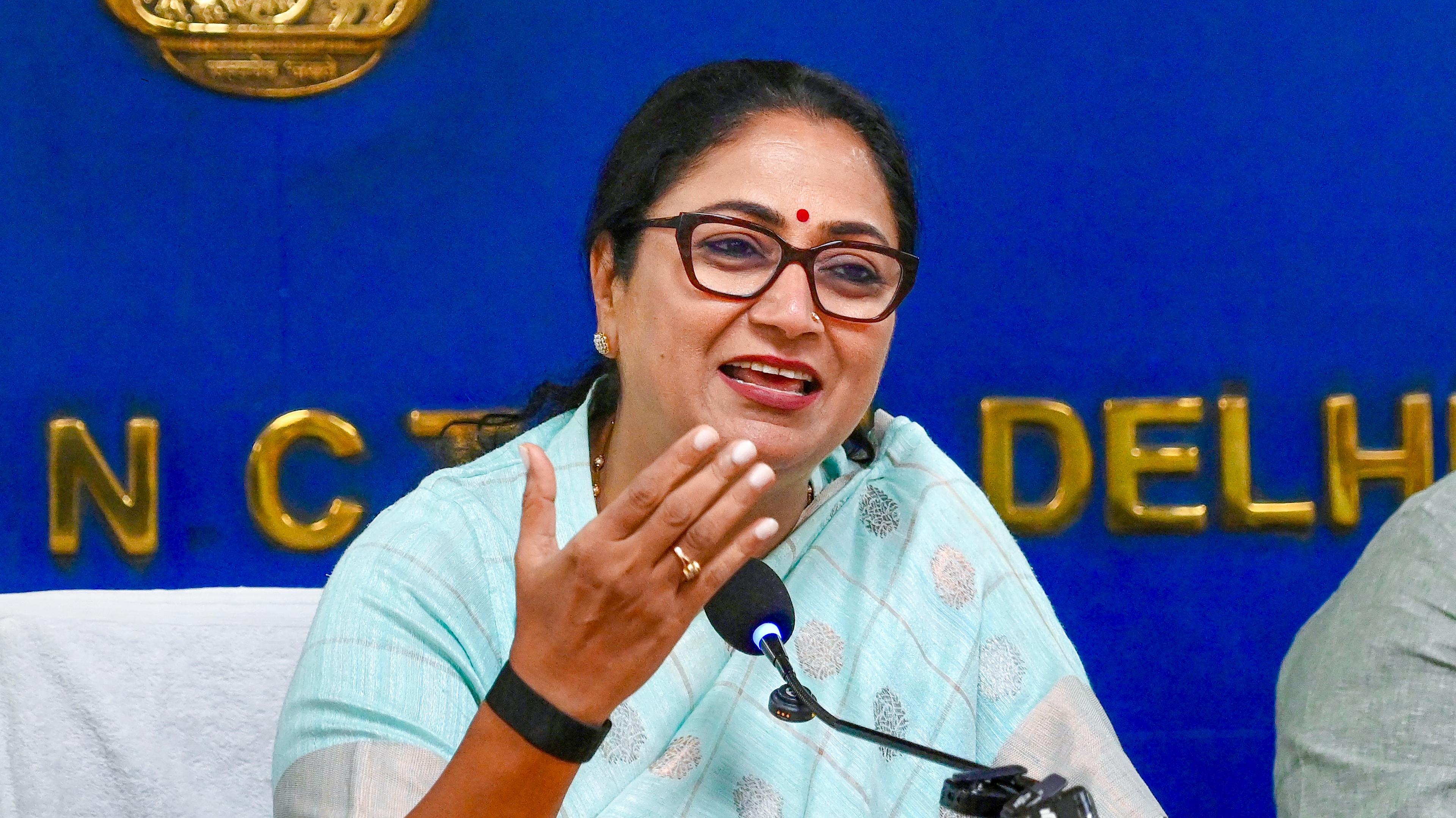 स्वच्छ परिवहन को बढ़ावा देगी नई इलेक्ट्रिक वाहन नीति, सीएम रेखा गुप्ता ने बताया सरकार का विजन