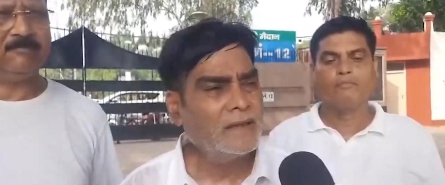 छात्र आंदोलन के डर से लिया था फैसला,