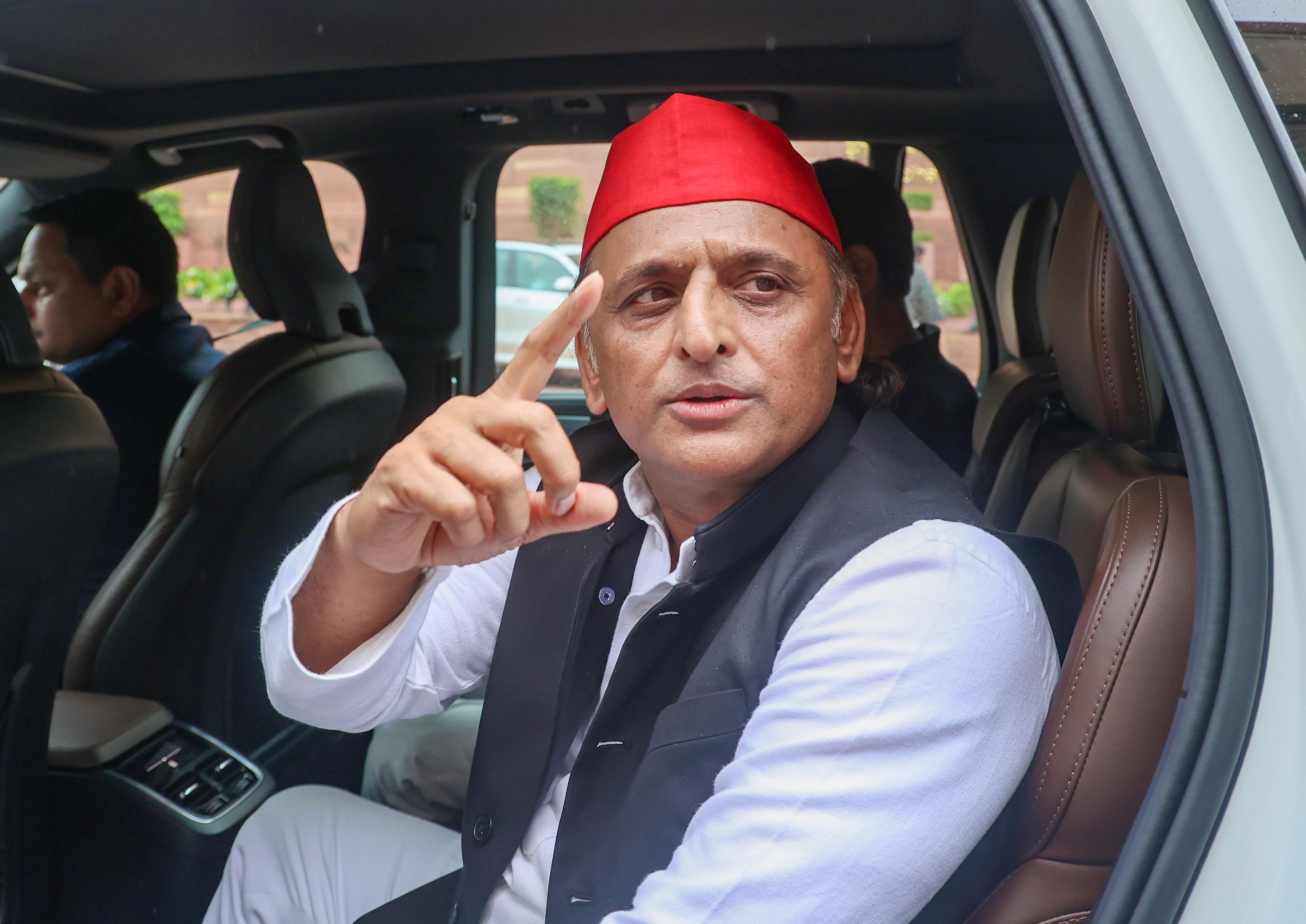 अखिलेश यादव सहित कई विपक्षी नेताओं ने सरकार को घेरा, बोले- 'जवाबदेही किसकी है'