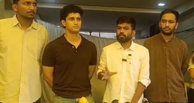 कॉकरोच जनता पार्टी ने 'क्या बोलती जनता?' राष्ट्रव्यापी अभियान की घोषणा की