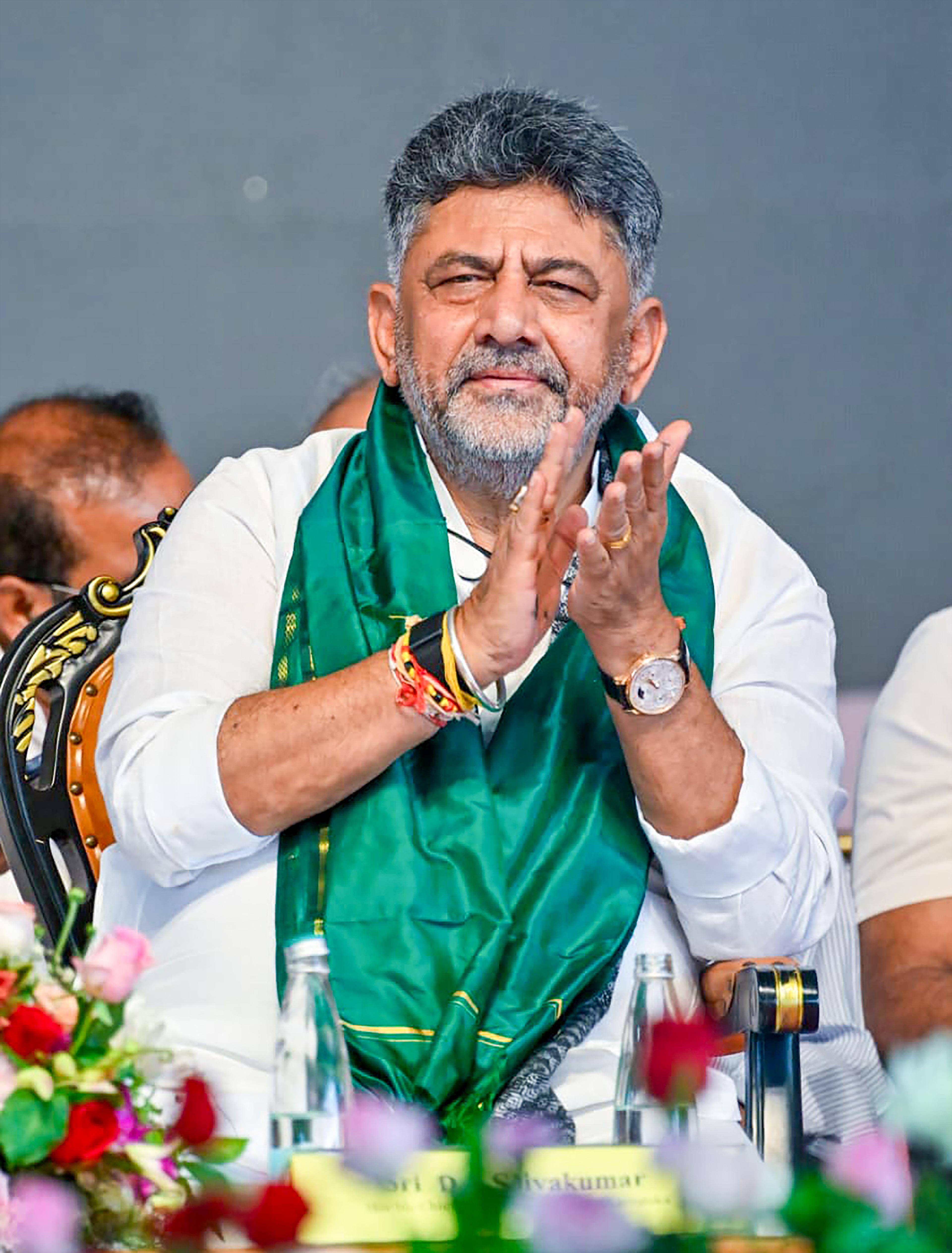 इतिहास बनाना चाहता हूं, जनहित में जमीन देने वालों के सम्मान में बनेगी 'कृतज्ञता की दीवार' : डीके शिवकुमार