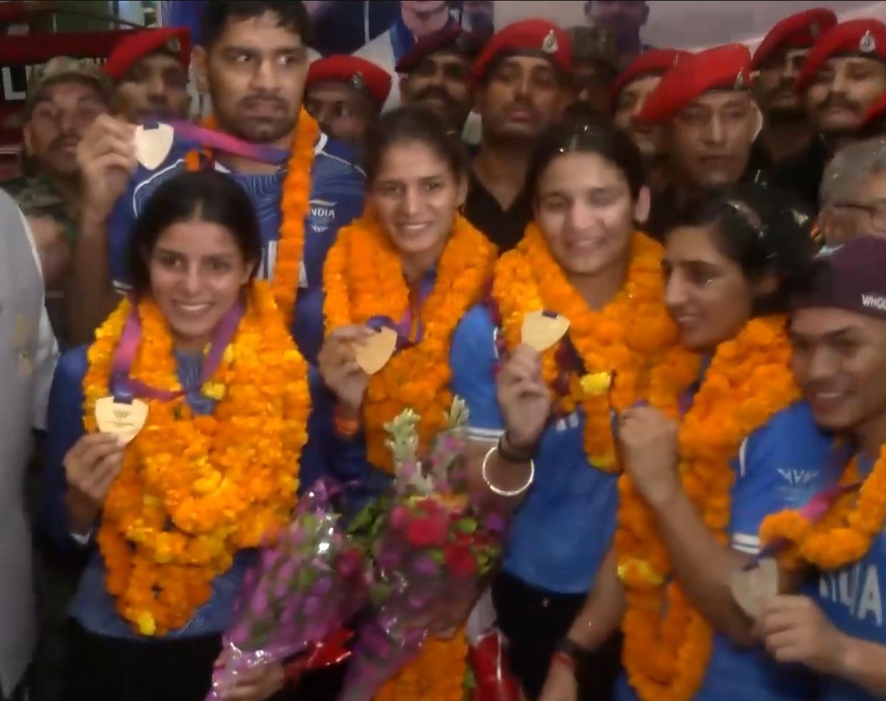 स्वदेश लौटने पर भारतीय टीम का भव्य स्वागत, खिलाड़ियों ने सरकार और सहयोगी संस्थाओं का जताया आभार
