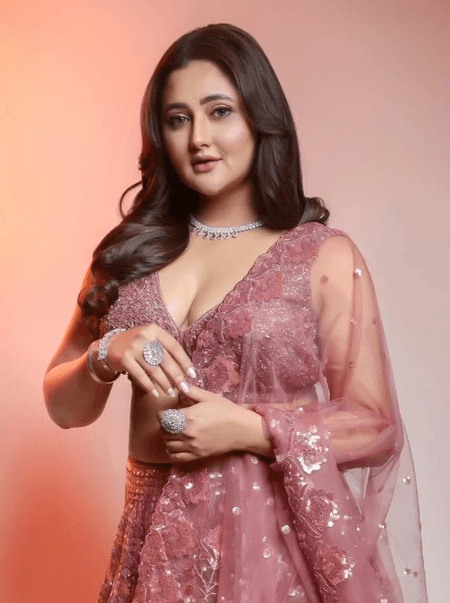 थिएटर सबसे कम आंका जाने वाला माध्यम, एक्टर्स को ज्यादा सम्मान मिलना चाहिए : रश्मि देसाई