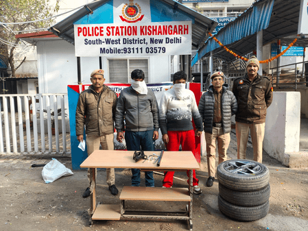 दिल्ली पुलिस ने चोरी के तीन मामले को सुलझाया, दो शातिर चोर गिरफ्तार