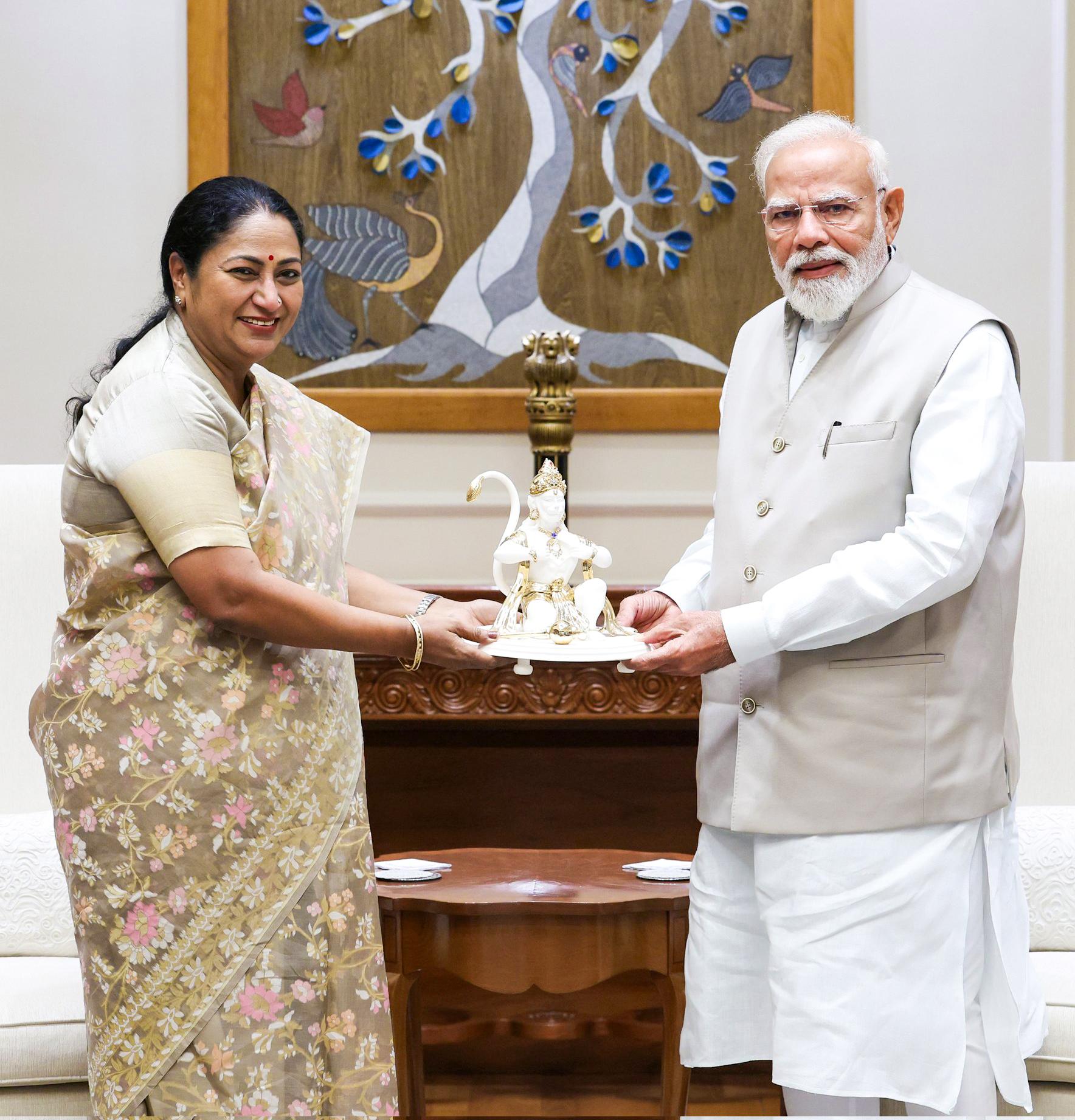 पीएम मोदी ने सीएम रेखा गुप्ता को जन्मदिन पर दी शुभकामनाएं, कहा- 'दिल्ली के विकास में उनके प्रयास सराहनीय'