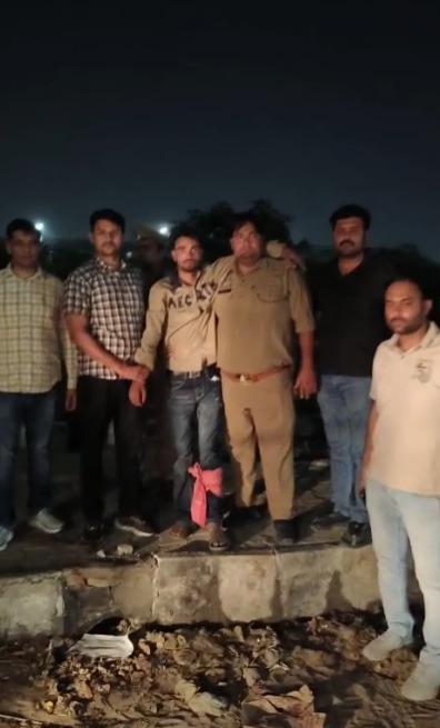 नोएडा: एटीएम मशीन में फेवीक्विक डालकर ठगी करने वाले गिरोह से मुठभेड़, एक बदमाश घायल; दो गिरफ्तार