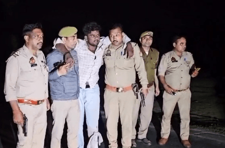 बुलंदशहर में पुलिस और बदमाश में मुठभेड़, चोरी की बाइक, तमंचा और जिंदा कारतूस बरामद