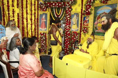 राष्ट्रपति द्रौपदी मुर्मु ने वृंदावन में संत प्रेमानंद महाराज से की भेंट, अध्यात्म और जनकल्याण पर हुई चर्चा
