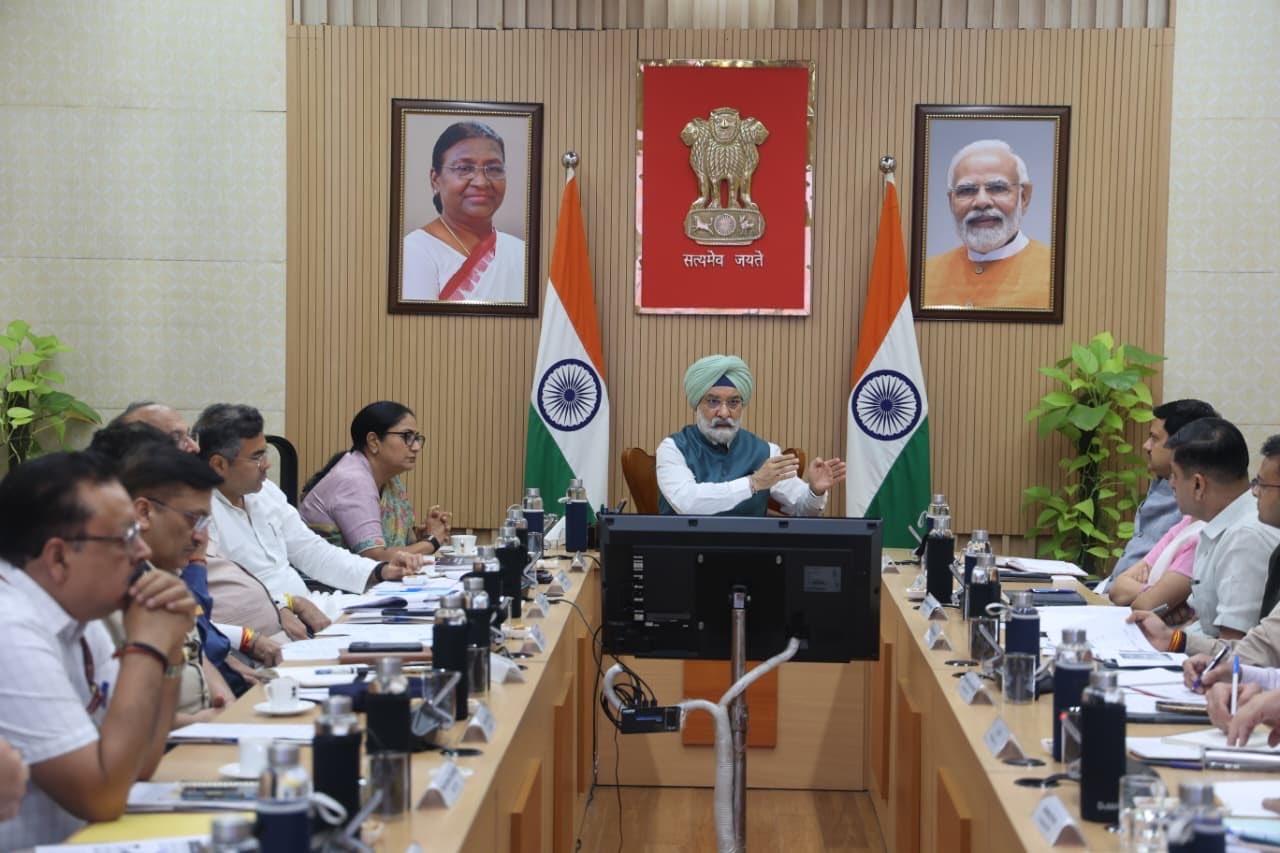 भारी बारिश से निपटने को दिल्ली सरकार अलर्ट, एलजी-सीएम ने तैयारियों की समीक्षा की