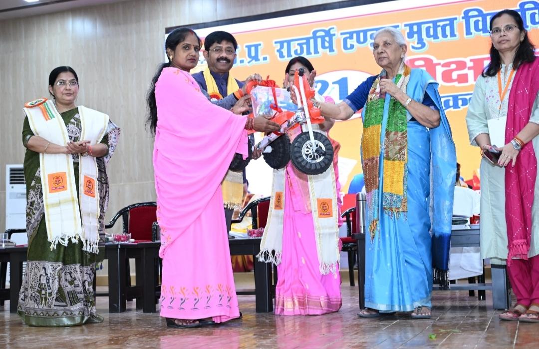 शिक्षा केवल डिग्री नहीं, समाज और राष्ट्र के प्रति दायित्व का संकल्प : आनंदीबेन पटेल