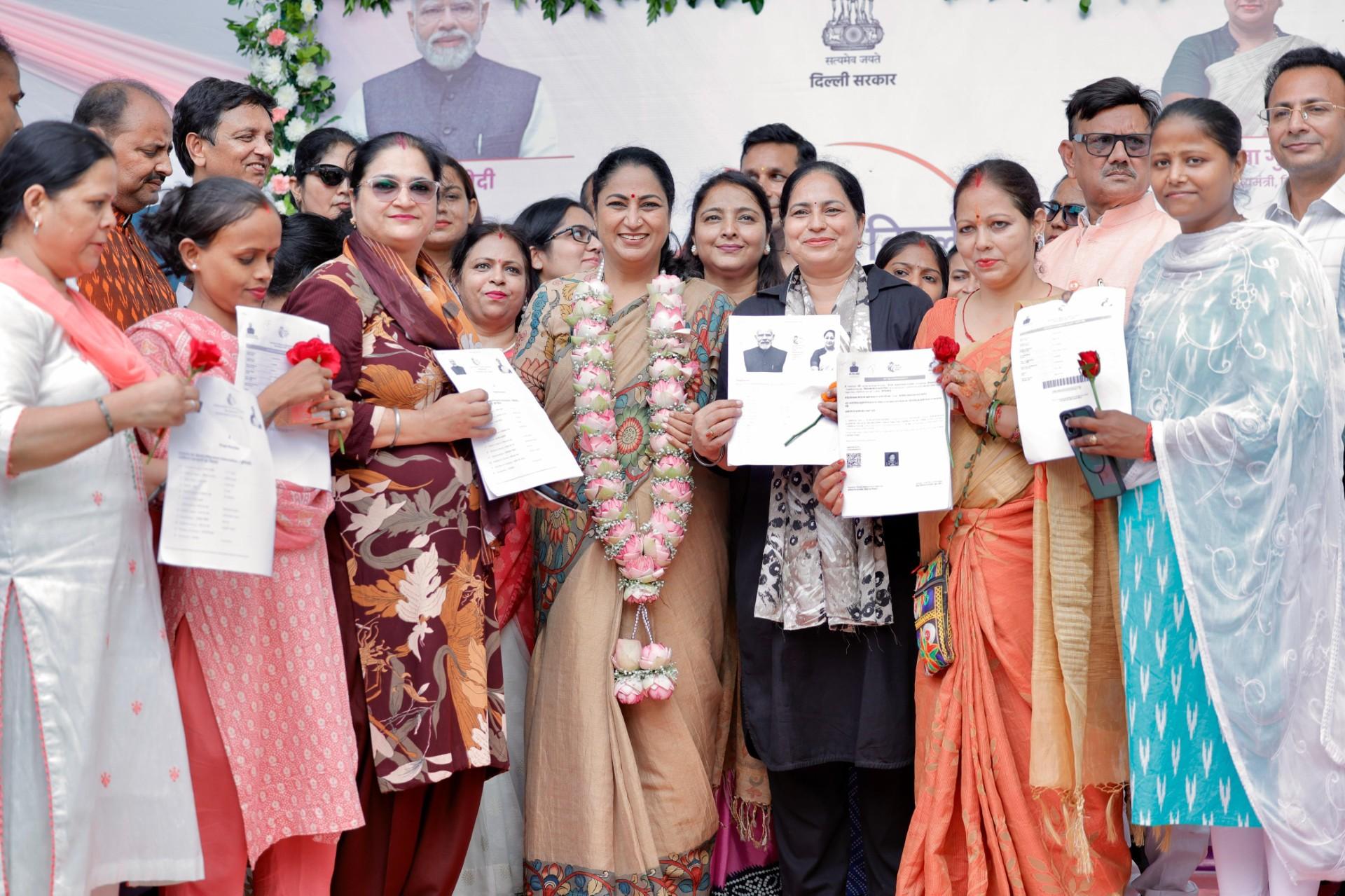 दिल्ली लक्ष्मी योजना के लिए 2.65 लाख महिलाओं ने कराया रजिस्ट्रेशन, 52,175 ने फॉर्म जमा किए