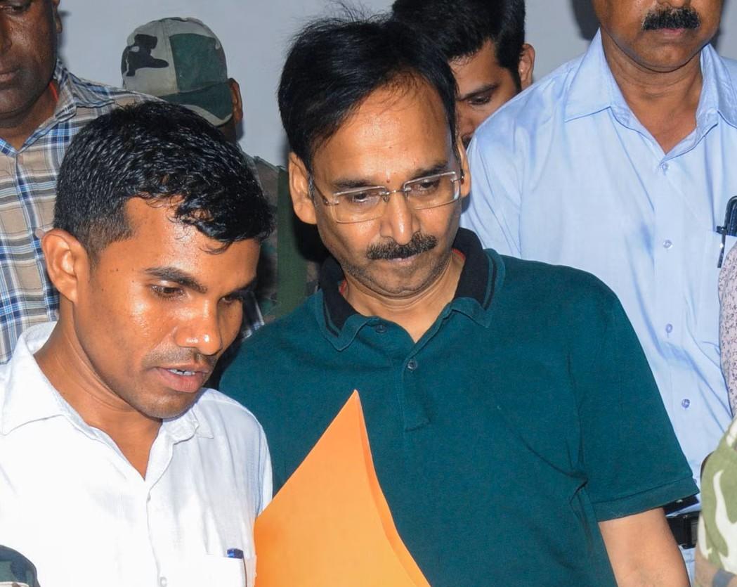 जमीन घोटाले में जेल में बंद झारखंड के निलंबित आईएएस विनय चौबे को सुप्रीम कोर्ट से मिली सशर्त जमानत