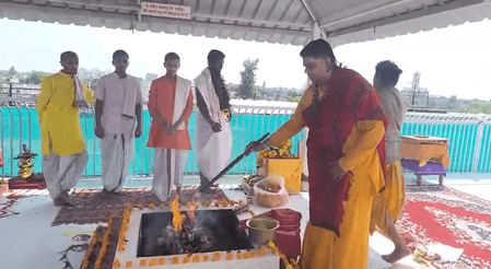 नासिक और देवास में भारत की विजय के लिए यज्ञ और हनुमान चालीसा पाठ का आयोजन
