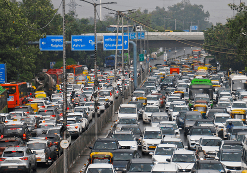 भारत में यात्री वाहनों की थोक बिक्री फरवरी में 4.17 लाख यूनिट्स के पार, दोपहिया की सेल्स 35 प्रतिशत बढ़ी