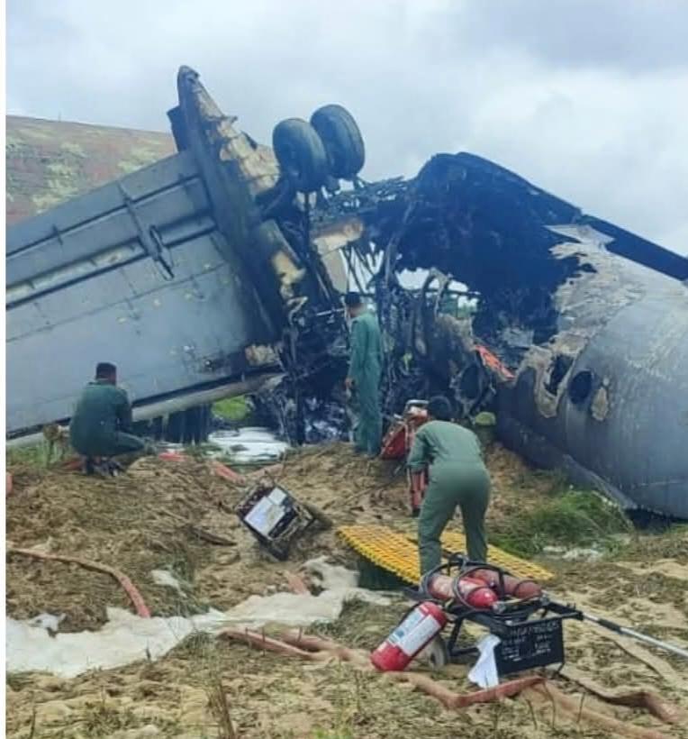 असम के जोरहाट में लैंडिंग के बाद वायुसेना के विमान में लगी आग