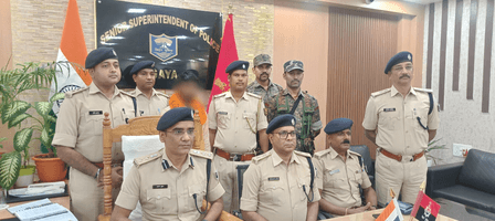 बिहार : तीन लाख के इनामी नक्सली अखिलेश सिंह भोक्ता उर्फ पतरकी ने किया सरेंडर
