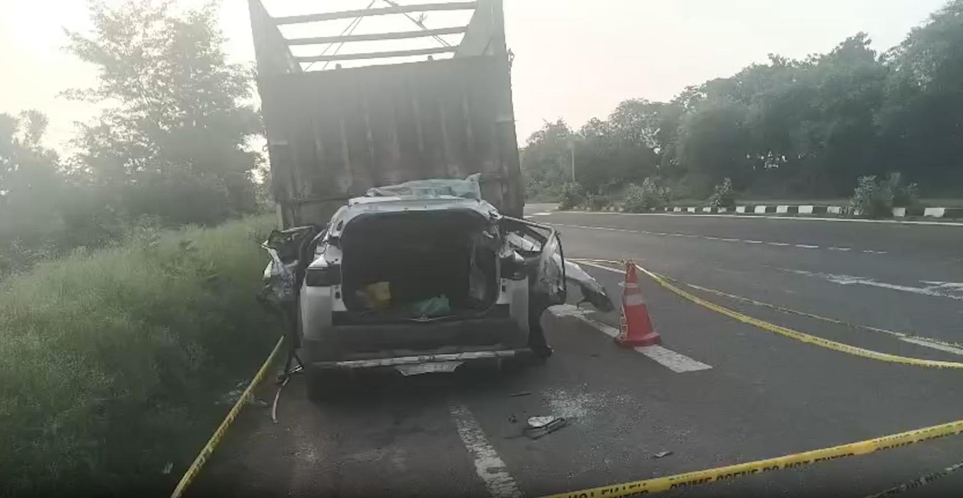 बिहार: बेगूसराय में ट्रक से टकराई कार, तीन थाना प्रभारी समेत चार लोगों की मौत