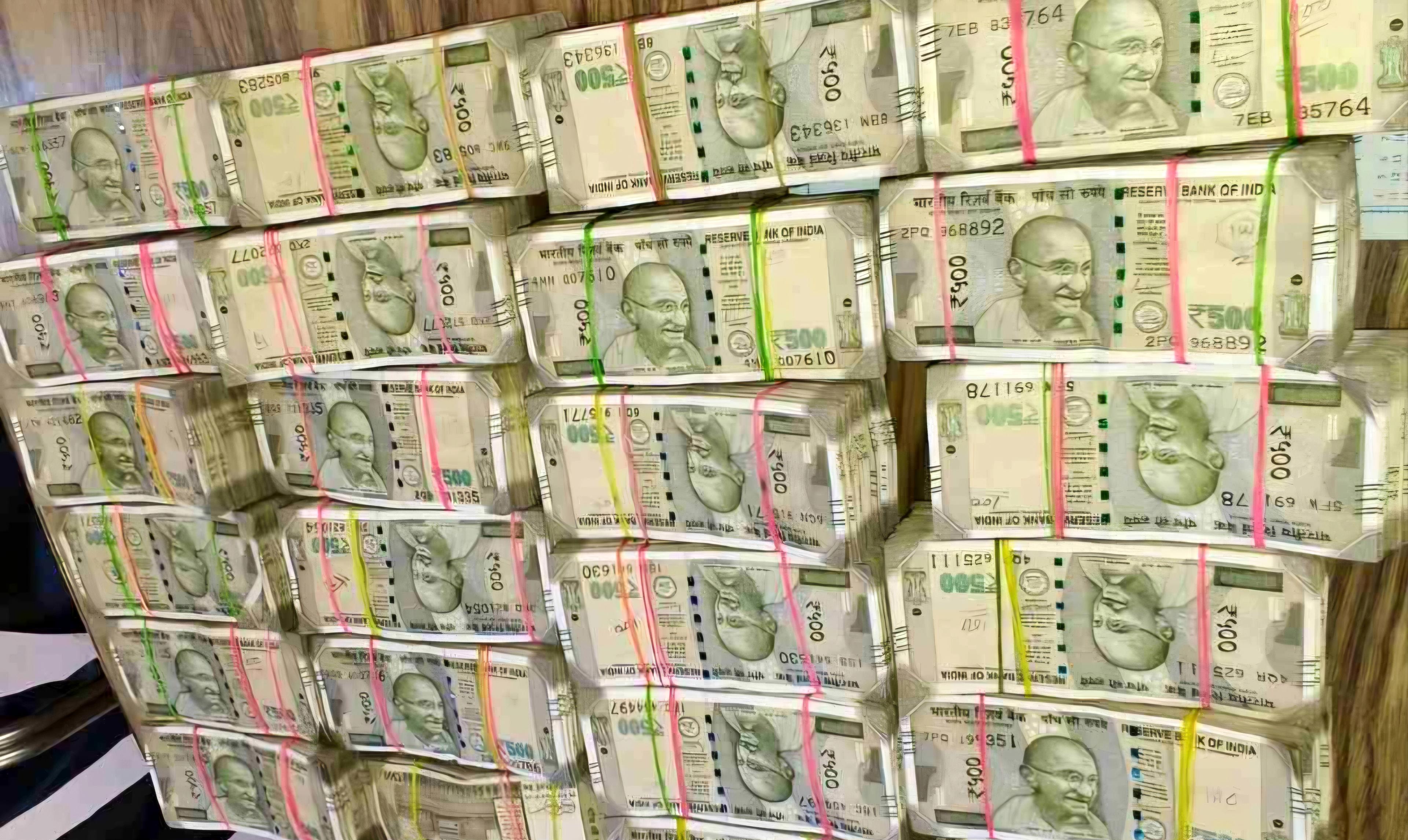 बंगाल के दुर्गापुर में ईंट भट्ठे पर एक ट्रॉली से 50 लाख रुपए नकद बरामद, पुलिस जांच शुरू