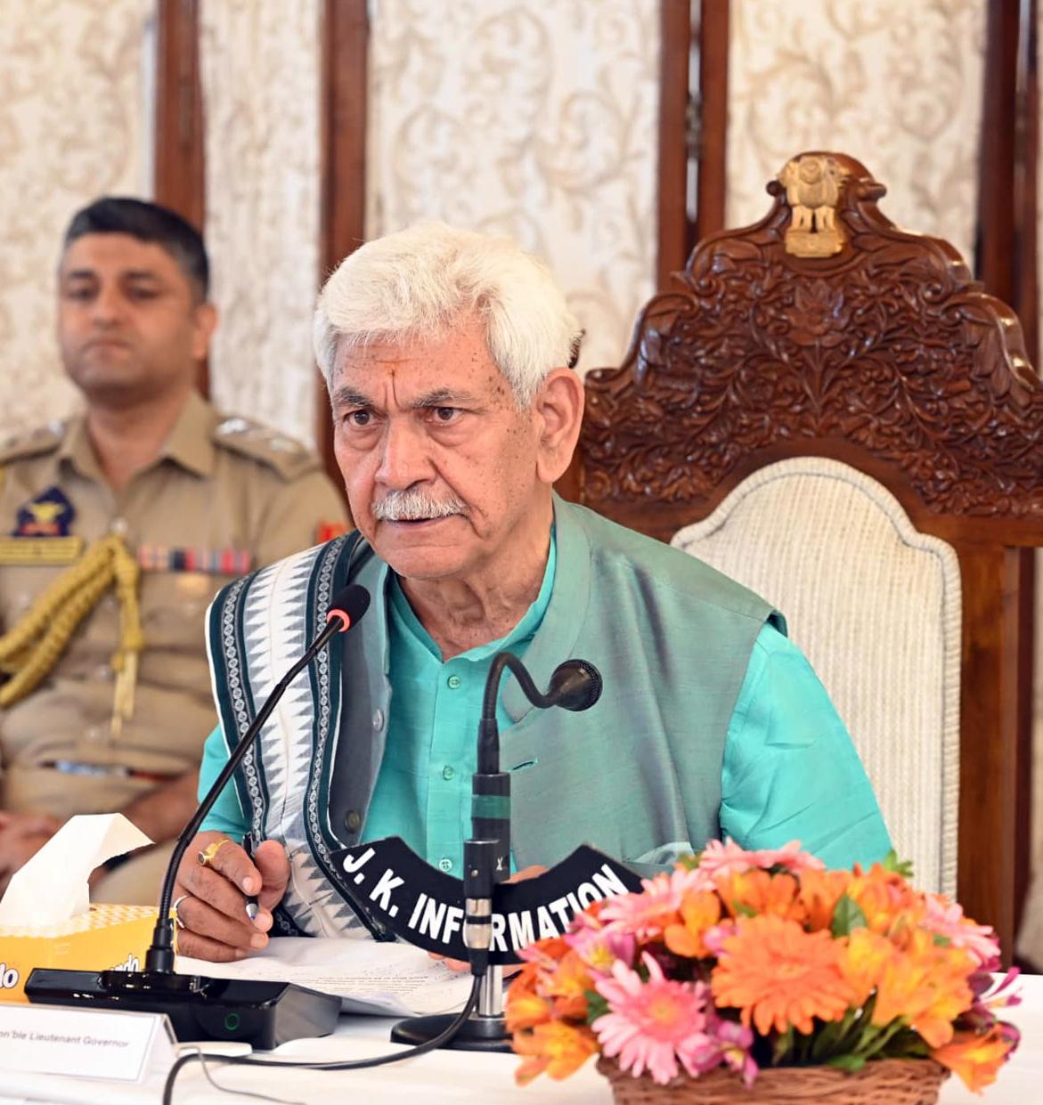 जम्मू-कश्मीर: उपराज्यपाल ने 'अमरनाथ यात्रा-2026' सुरक्षा समीक्षा बैठक की अध्यक्षता की