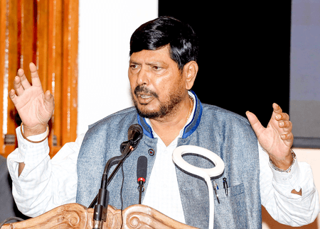 देश का अपमान कर रहे राहुल गांधी, जनता सिखाएगी सबक: रामदास आठवले