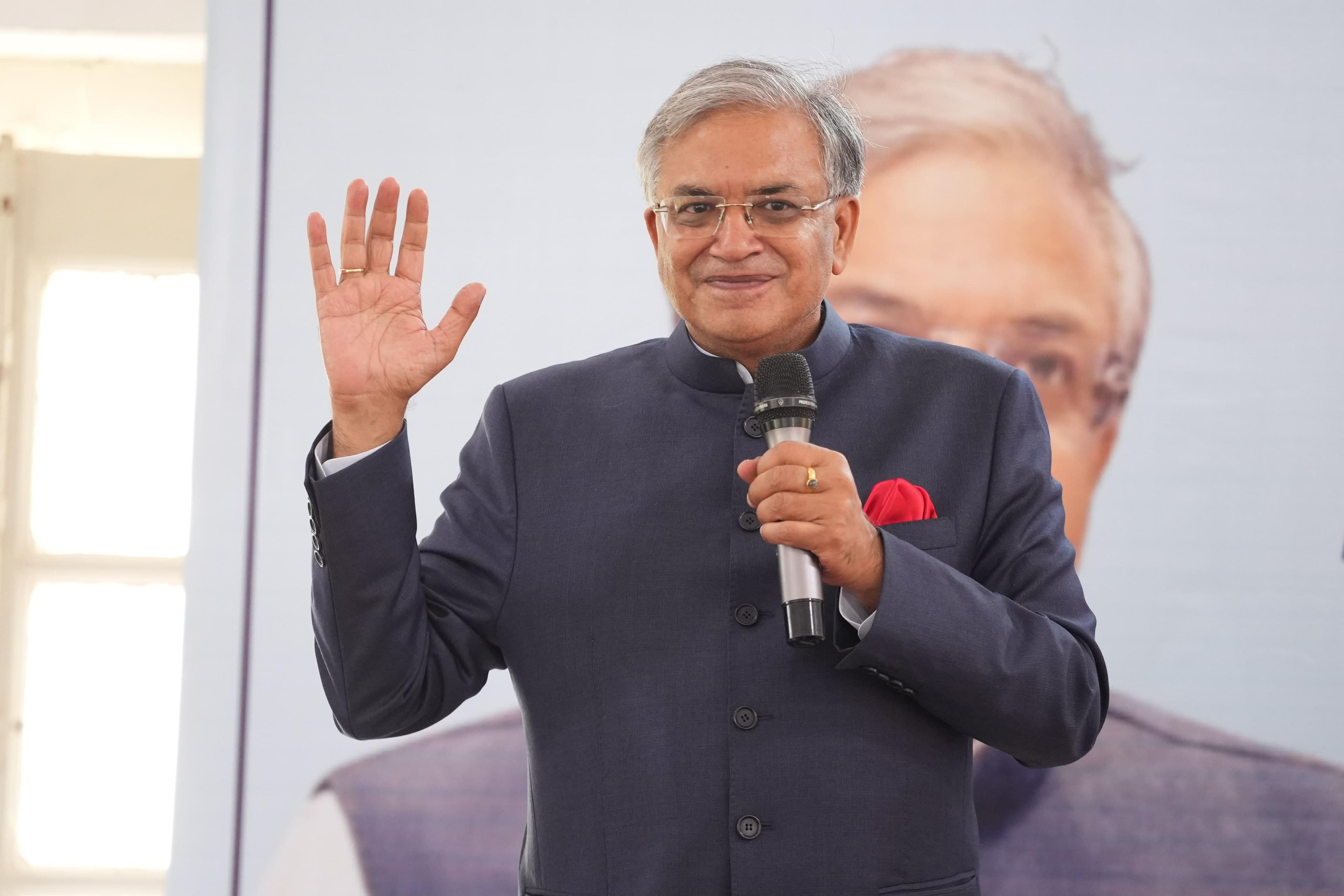 अपने