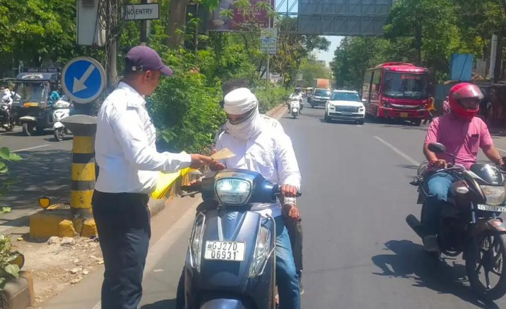 गुजरात ट्रैफिक नियम तोड़ने पर1.88 लाख से अधिक लोगों पर कार्रवाई, 5123 सरकारी कर्मचारियों पर भी एक्शन