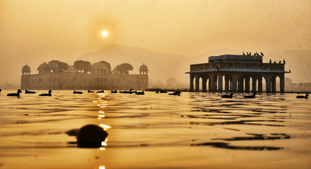 रविवार का व्रत रखने से मिलती है सुख समृद्धि, जान लें सूर्य पूजा करने का सही तरीका