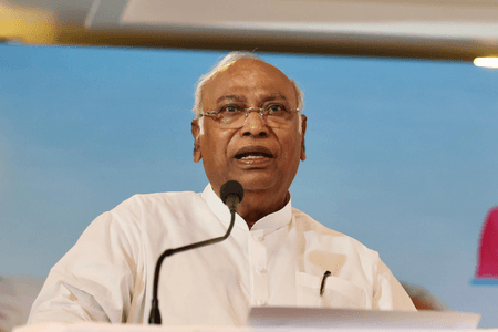 मल्लिकार्जुन खड़गे और राहुल गांधी ने दीपावली की दी शुभकामनाएं, सद्भाव और समृद्धि की कामना की
