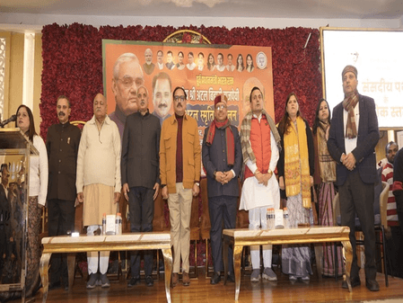 भारत की विदेश नीति को मजबूत करने में अटल बिहारी वाजपेयी की अहम भूमिका रही: वीरेंद्र सचदेवा