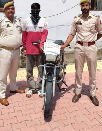 जम्मू : सांबा पुलिस की बड़ी कार्रवाई; आरोपी गिरफ्तार, बाइक बरामद