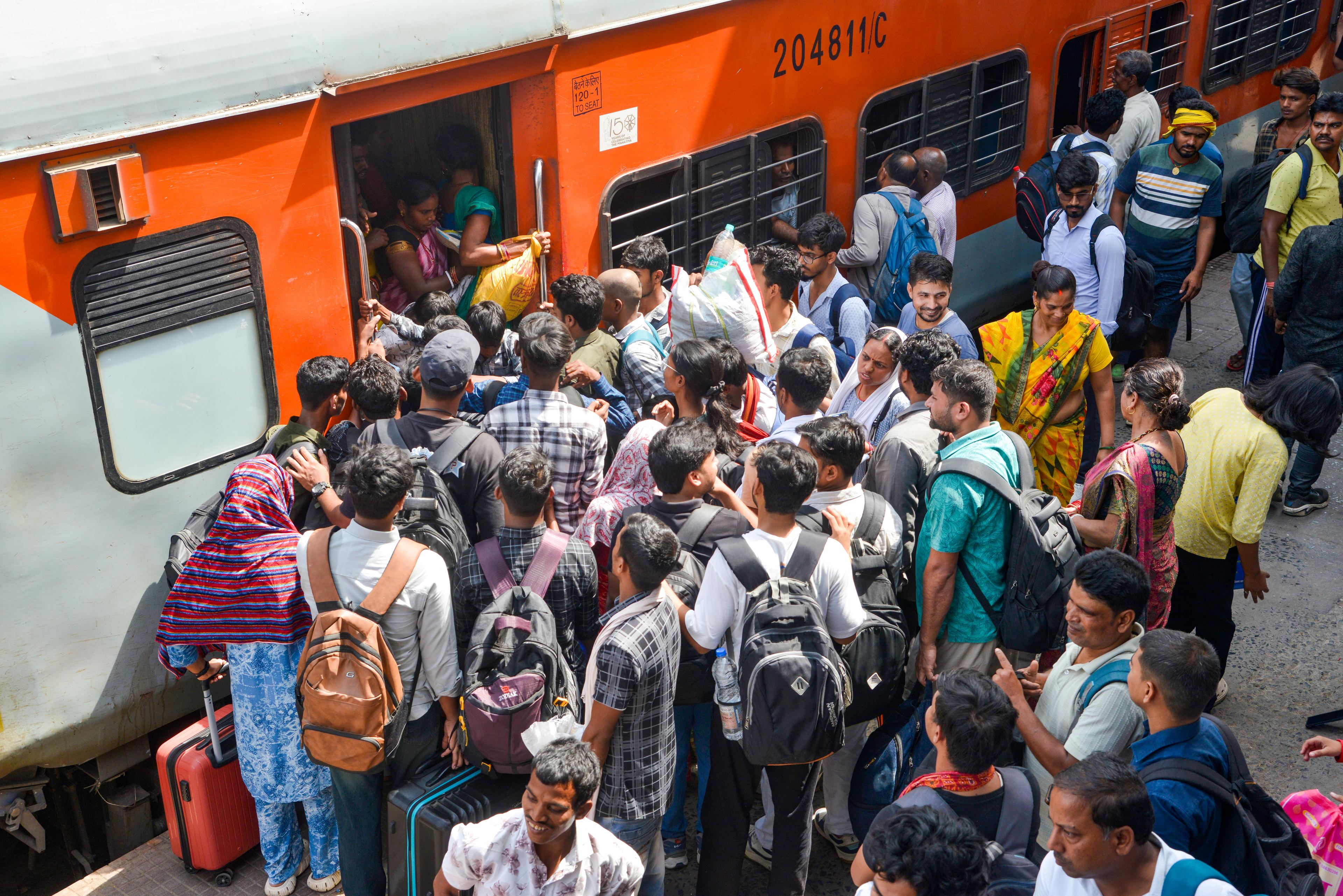 नीट के मद्देनजर भीड़ प्रबंधन के लिए भोपाल रेल मंडल ने खास इंतजाम किए