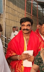 तिरुमाला पहुंचे कन्नड़ स्टार रॉकलाइन वेंकटेश, भगवान वेंकटेश्वर की 'विशेष सेवा' में हुए शामिल