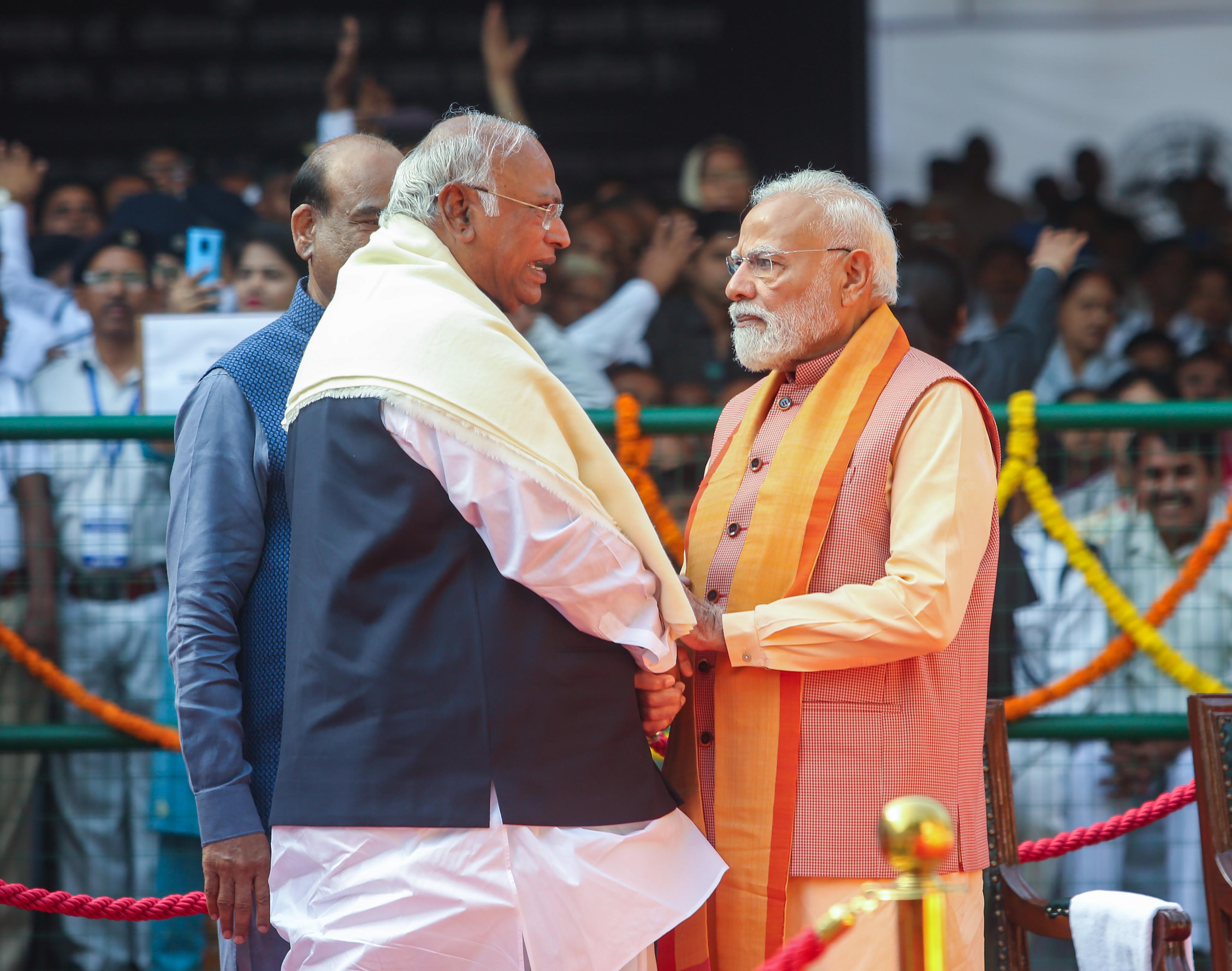 पीएम मोदी सहित अन्य नेताओं ने मल्लिकार्जुन खड़गे को जन्मदिन पर दी बधाई