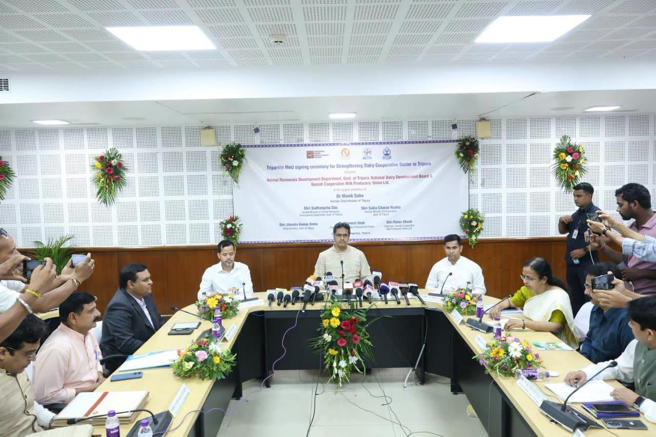 त्रिपुरा सरकार का दूध उत्पादन को बढ़ाने के लिए एनडीडीबी के साथ एमओयू पर हस्ताक्षर