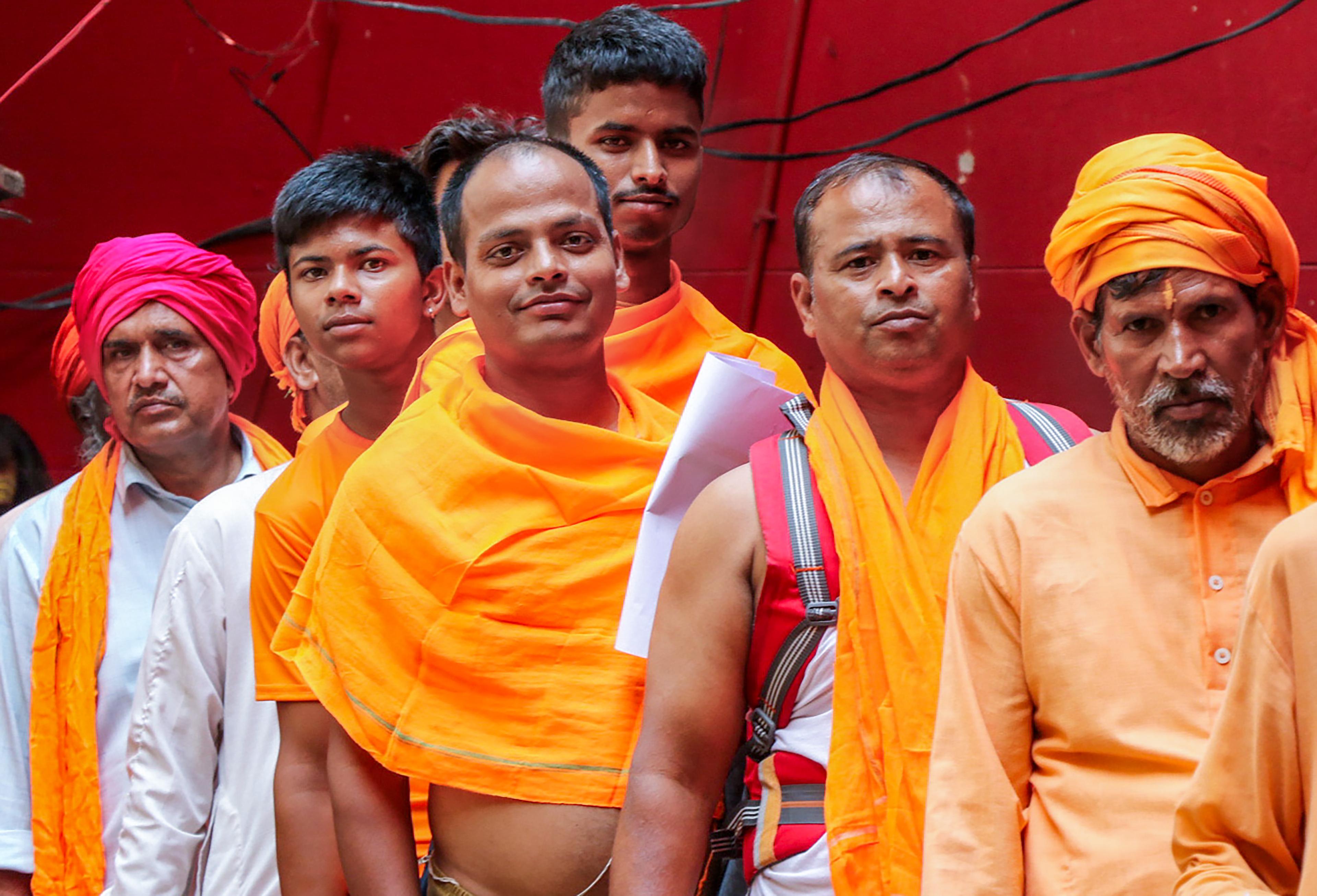 अमरनाथ यात्रा: 8 दिनों में 2 लाख से अधिक यात्रियों ने किए बाबा बर्फानी के दर्शन