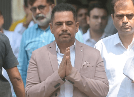 रॉबर्ट वाड्रा के खिलाफ मनी लॉन्ड्रिंग की शिकायत पर शनिवार को दिल्ली की अदालत करेगी सुनवाई