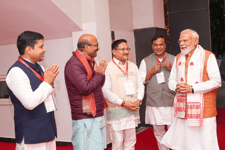 गुवाहाटी में असम बीजेपी ऑफिस में पीएम मोदी का भव्य स्वागत, हजारों बीजेपी कार्यकर्ता हुए शामिल