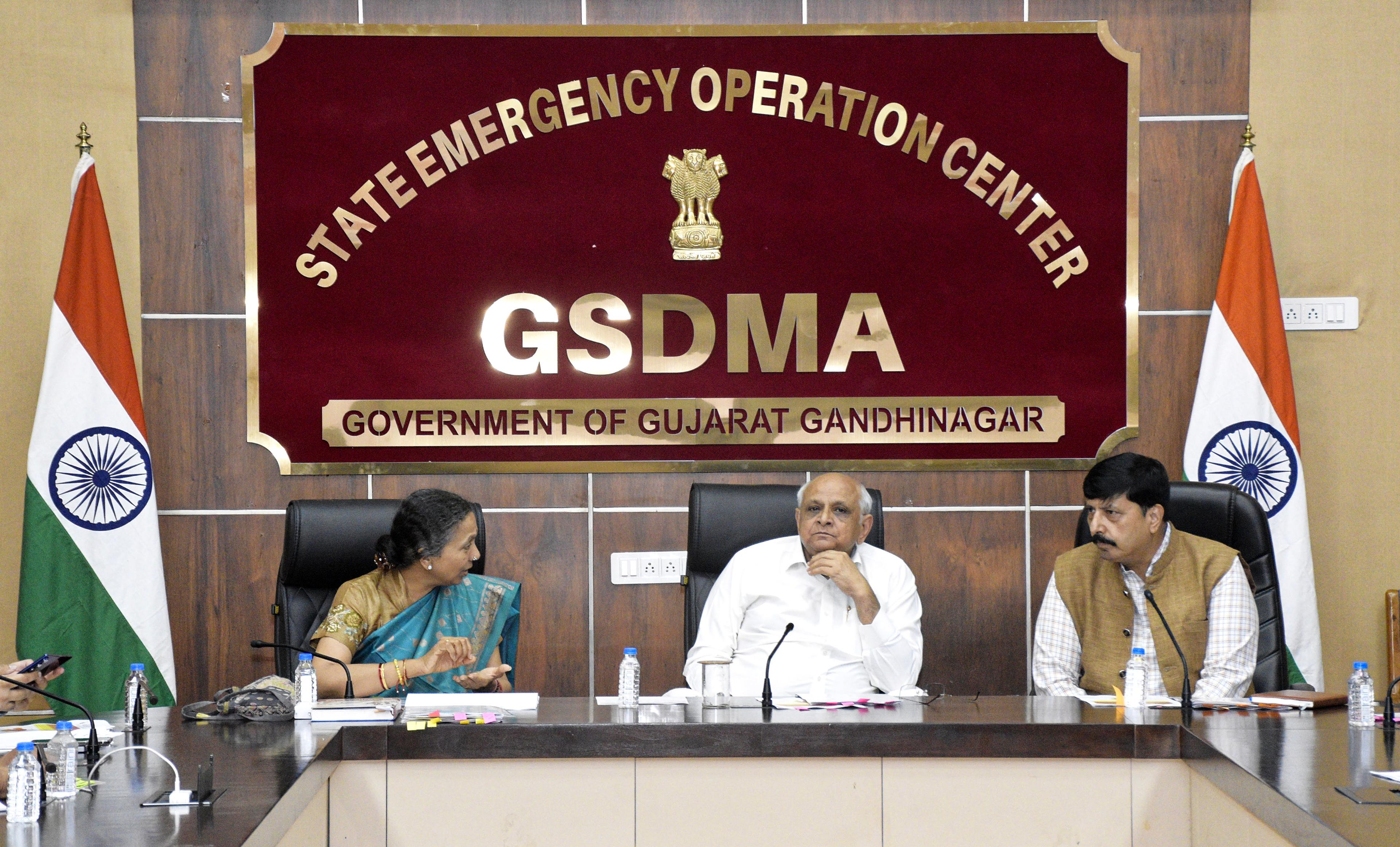 गुजरात में भारी बारिश, 42,000 से ज्यादा लोगों को सुरक्षित जगहों पर पहुंचाया गया, 308 मवेशियों की मौत