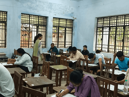 यूपी के सभी 75 जिलों में सकुशल संपन्न हुई आरओ/एआरओ परीक्षा
