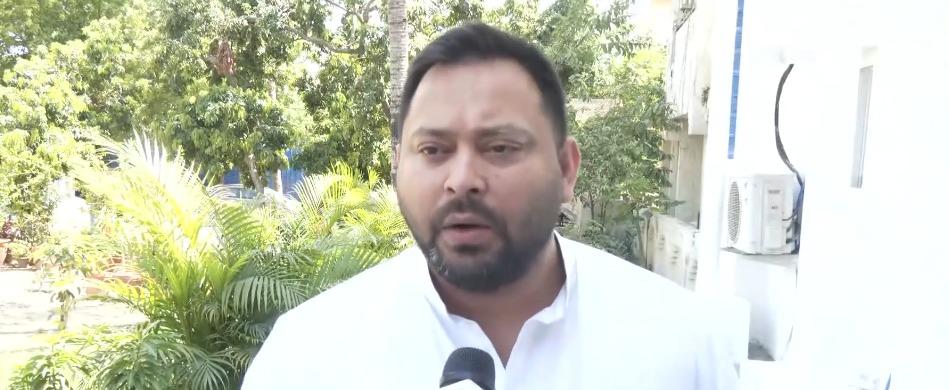 प्रदर्शन के दौरान पहले कभी एके-47 का इस्तेमाल नहीं हुआ; पुलिसकर्मी के खिलाफ कार्रवाई दिखावा: तेजस्वी यादव