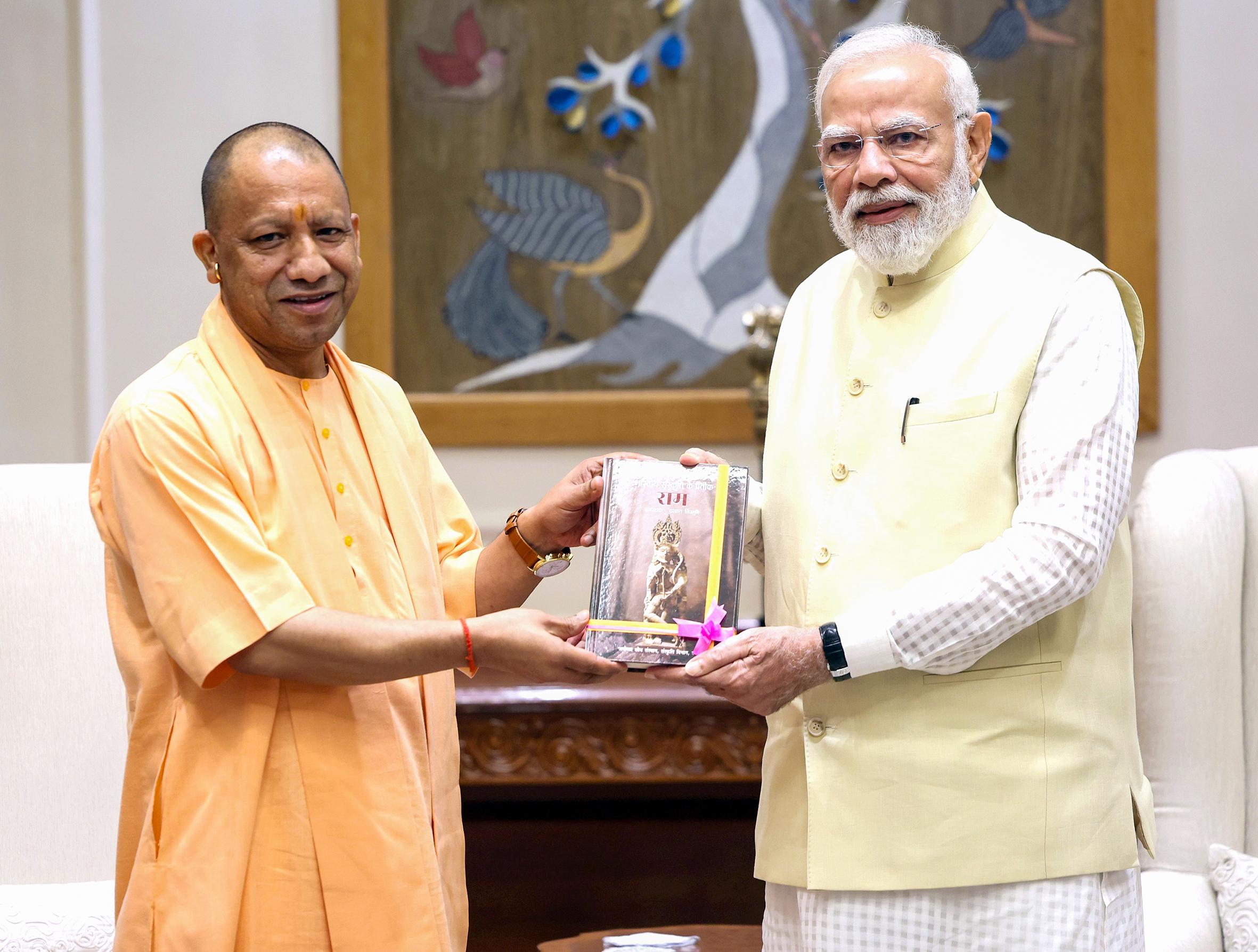पीएम मोदी के सबसे लंबे कार्यकाल पर सीएम योगी ने दी बधाई, बोले- 'यह जनविश्वास और राष्ट्रसेवा का अभूतपूर्व कीर्तिमान'