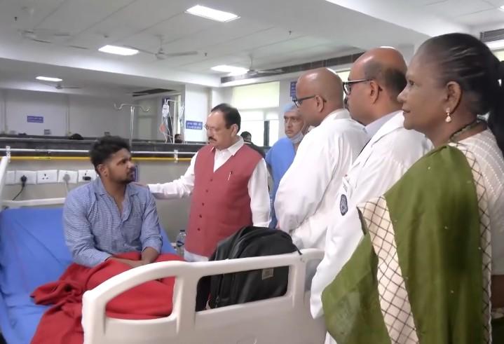 दिल्ली हिंसा: केंद्रीय मंत्री नड्डा ने आरएमएल और लेडी हार्डिंग अस्पताल पहुंचकर घायलों से की मुलाकात