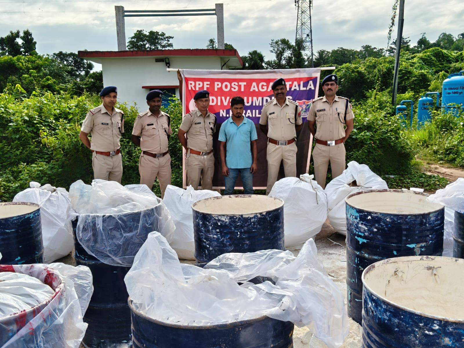 डीआरआई ने अगरतला में बिहार से आई मालगाड़ी से 6.54 करोड़ रुपए का प्रतिबंधित कफ सिरप जब्त किया