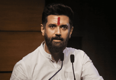 चिराग पासवान ने की प्रशांत किशोर की केजरीवाल से तुलना, कहा-ऐसी ही राजनीति दिल्ली में देखी थी