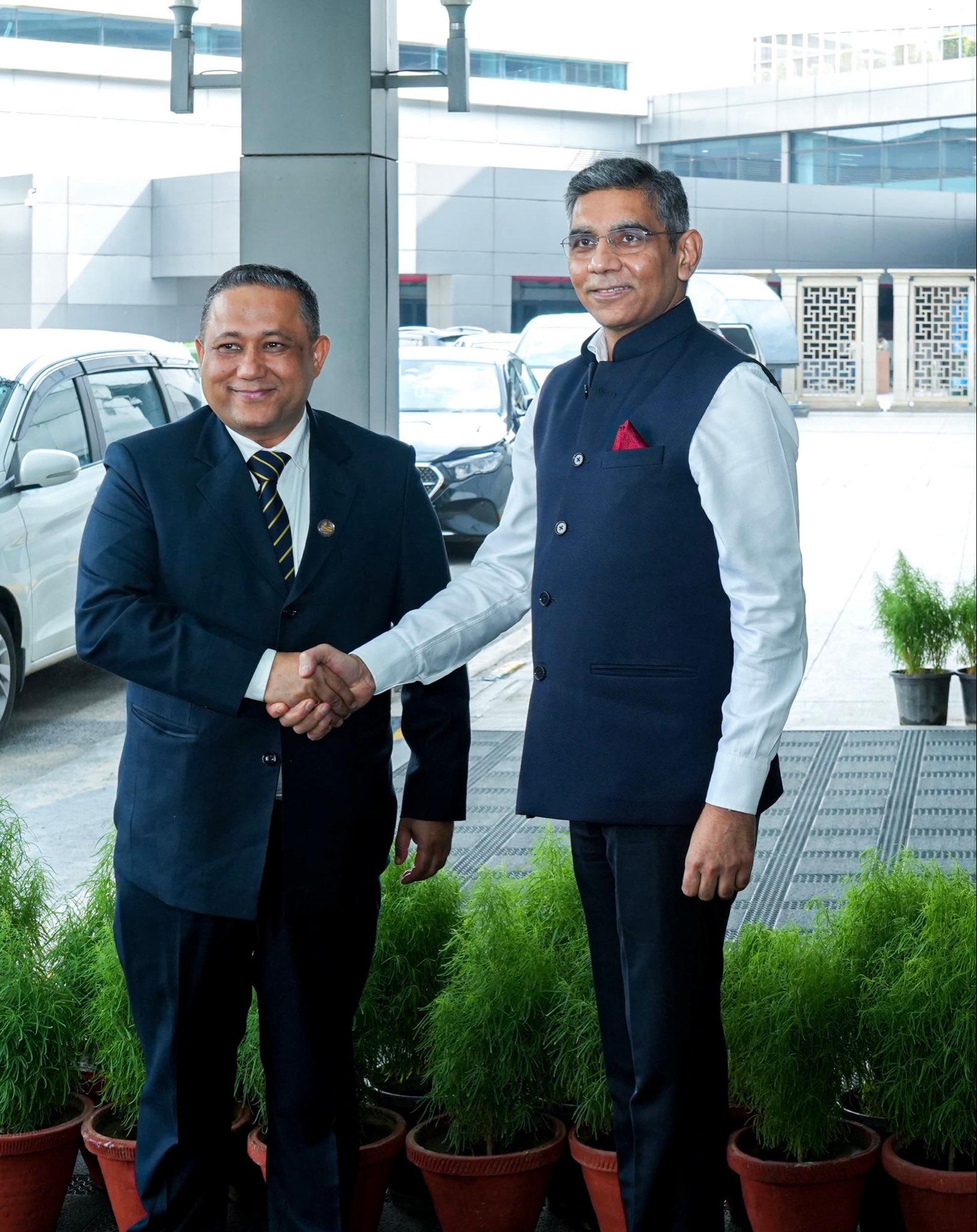 नेपाल के विदेश मंत्री शिशिर खनाल तीन दिवसीय भारत दौरे पर नई दिल्ली पहुंचे