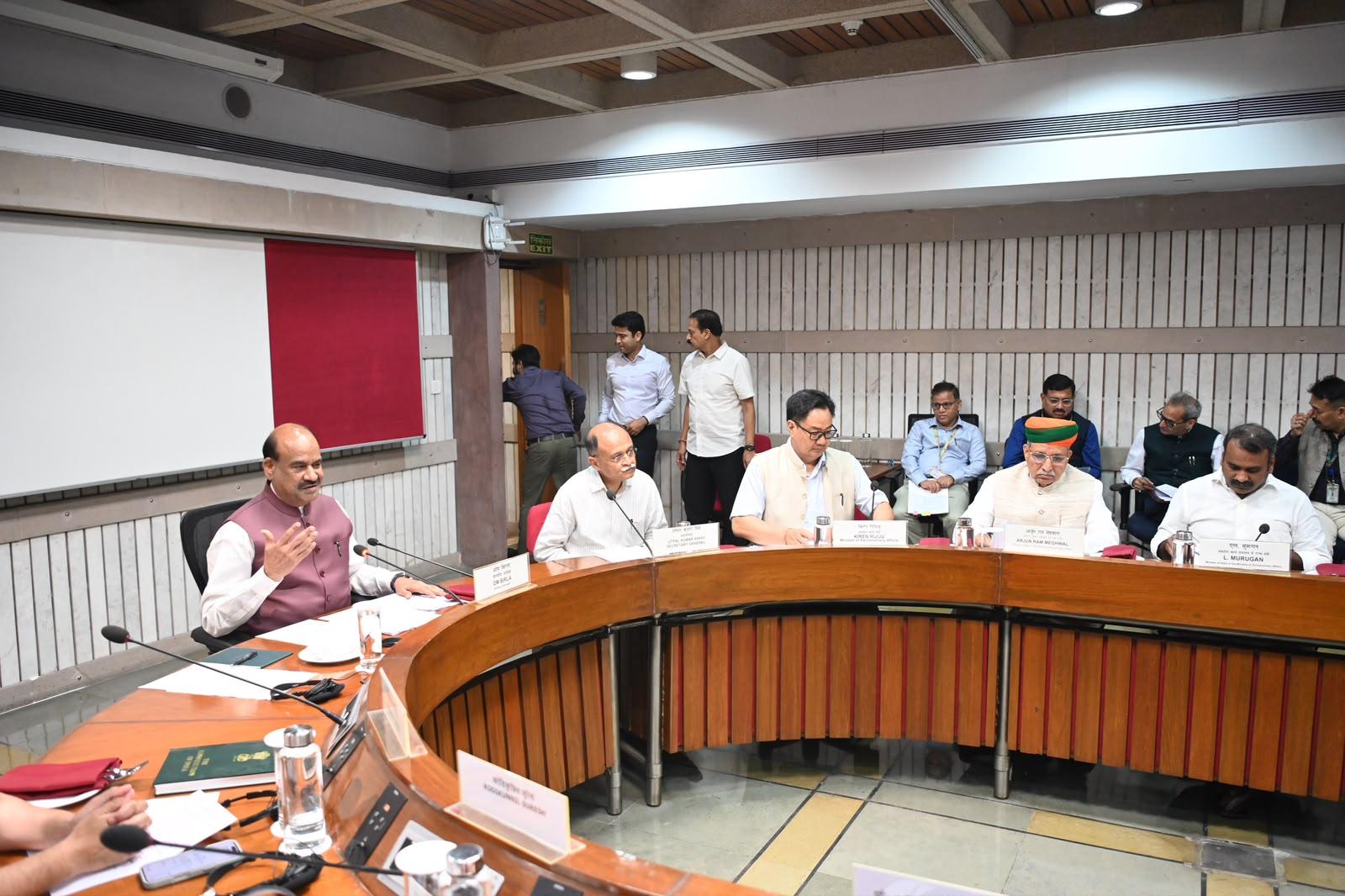 मानसून सत्र से पहले लोकसभा अध्यक्ष ओम बिरला ने सभी दलों से मांगे जनहित के सुझाव